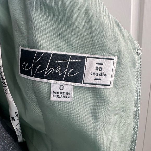 NWT Elegant Bridesmaid fully lined Dress with short flutter sleeves size 0 - Picture 9 of 13